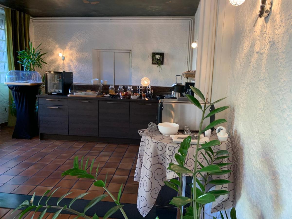 Hotel Logis La Thomasse Aurillac Exterior foto