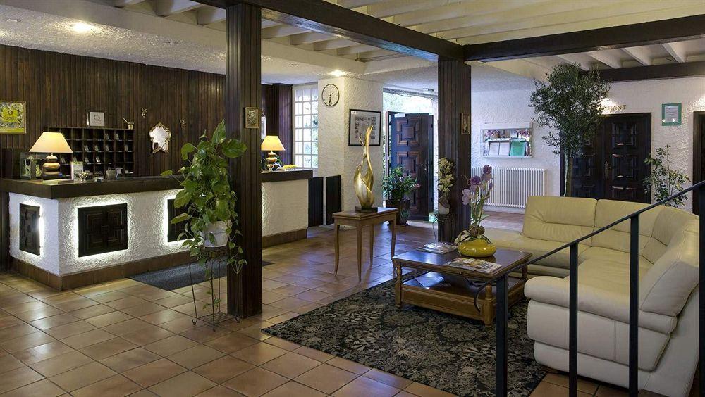 Hotel Logis La Thomasse Aurillac Exterior foto
