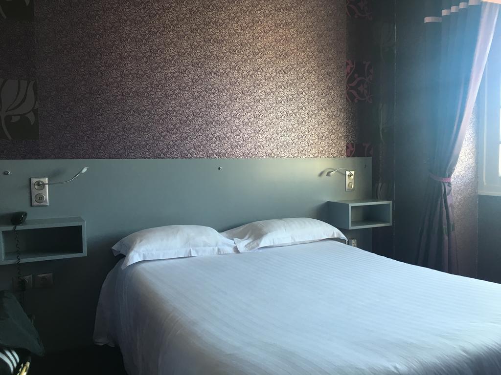 Hotel Logis La Thomasse Aurillac Exterior foto