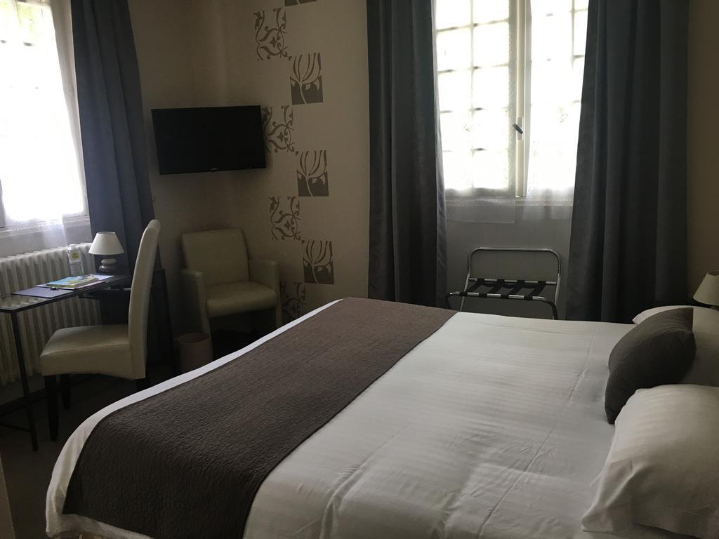 Hotel Logis La Thomasse Aurillac Exterior foto