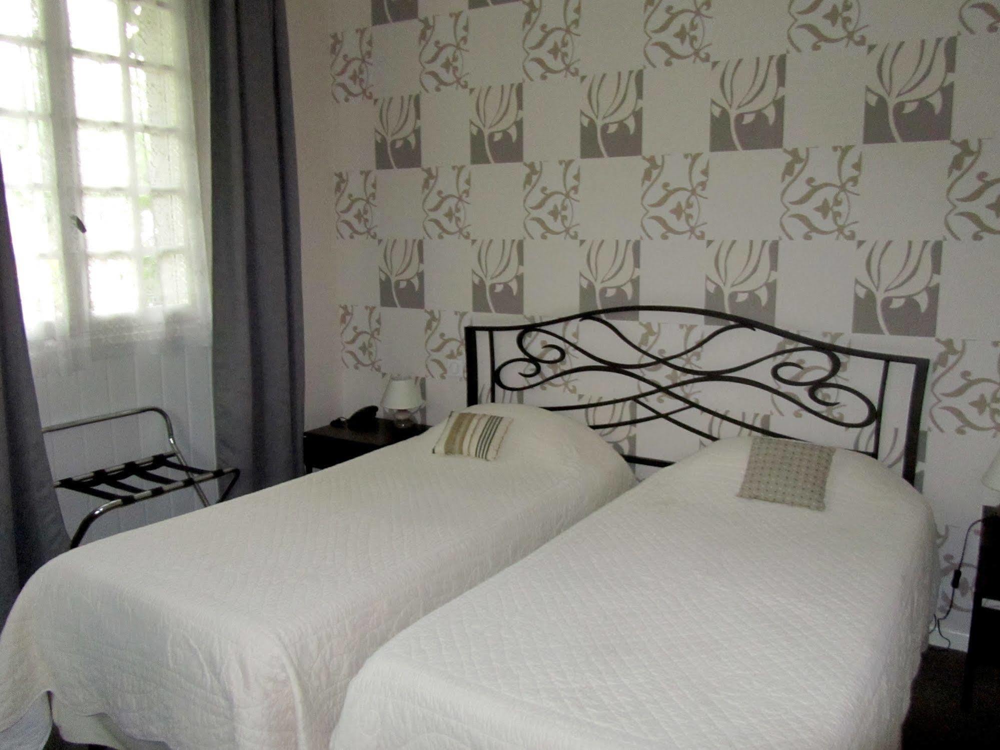 Hotel Logis La Thomasse Aurillac Exterior foto