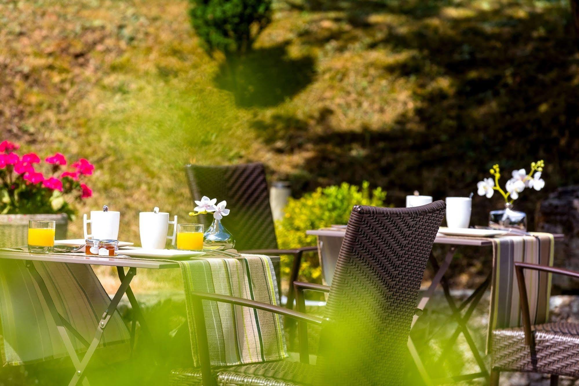 Hotel Logis La Thomasse Aurillac Exterior foto