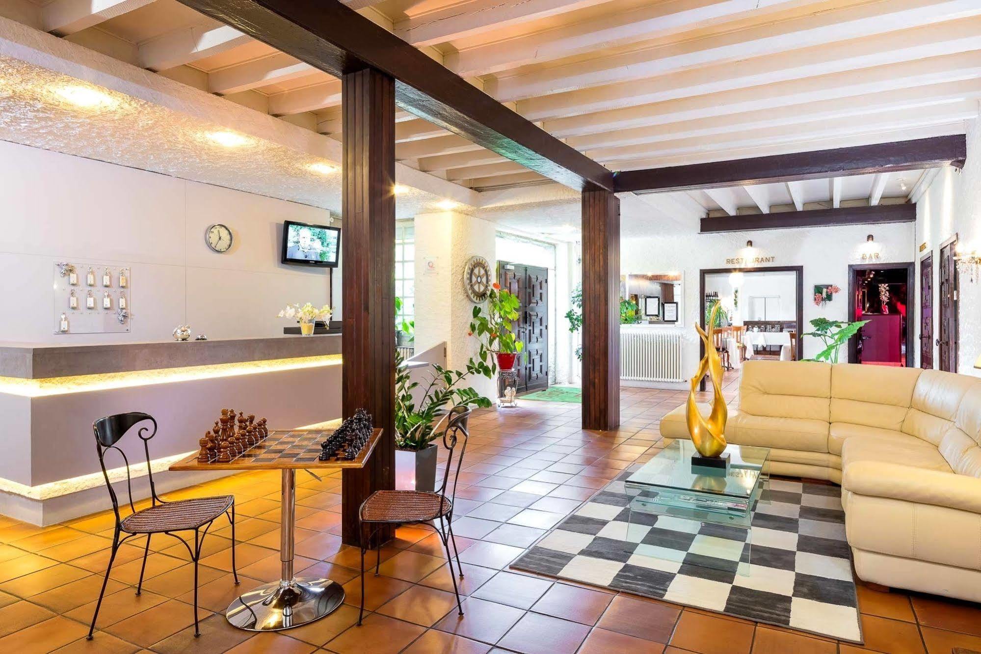 Hotel Logis La Thomasse Aurillac Exterior foto