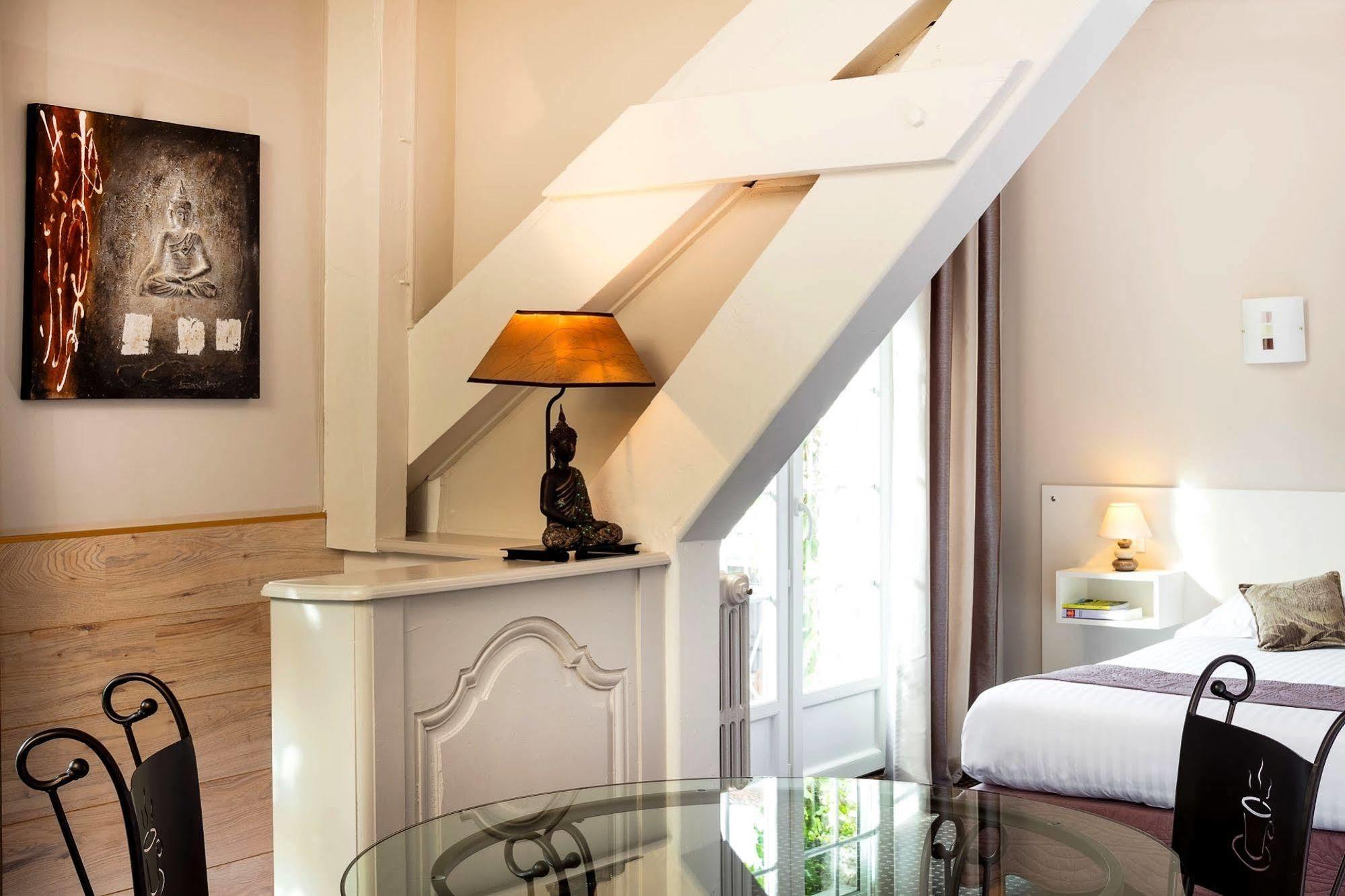 Hotel Logis La Thomasse Aurillac Exterior foto
