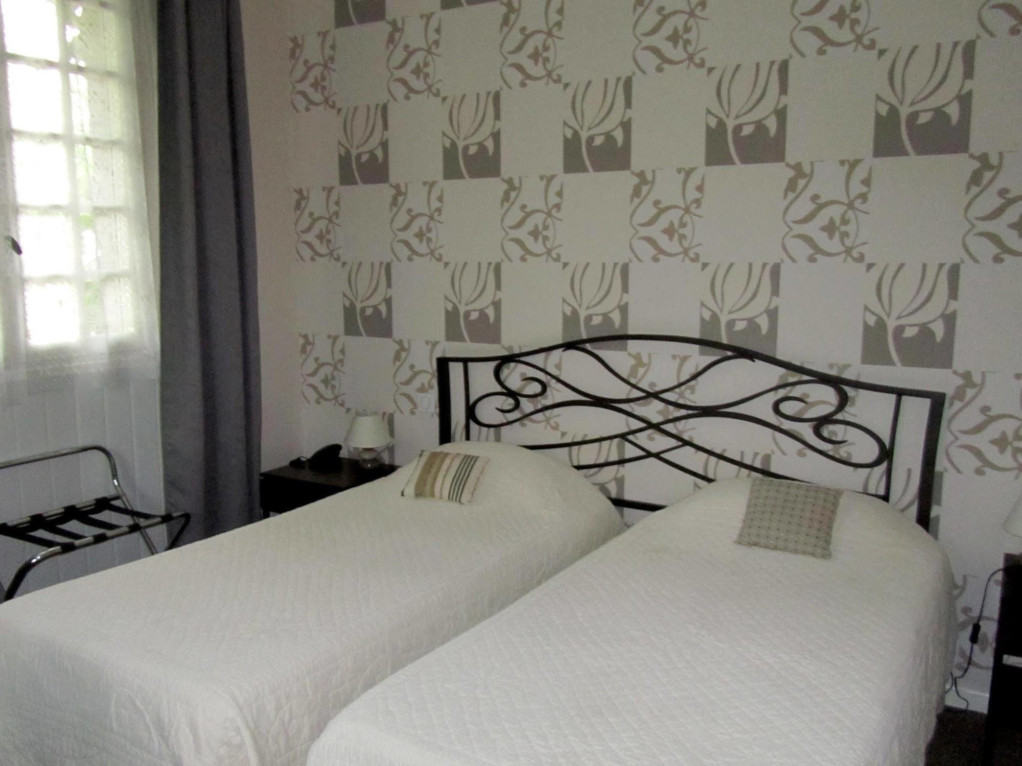 Hotel Logis La Thomasse Aurillac Exterior foto