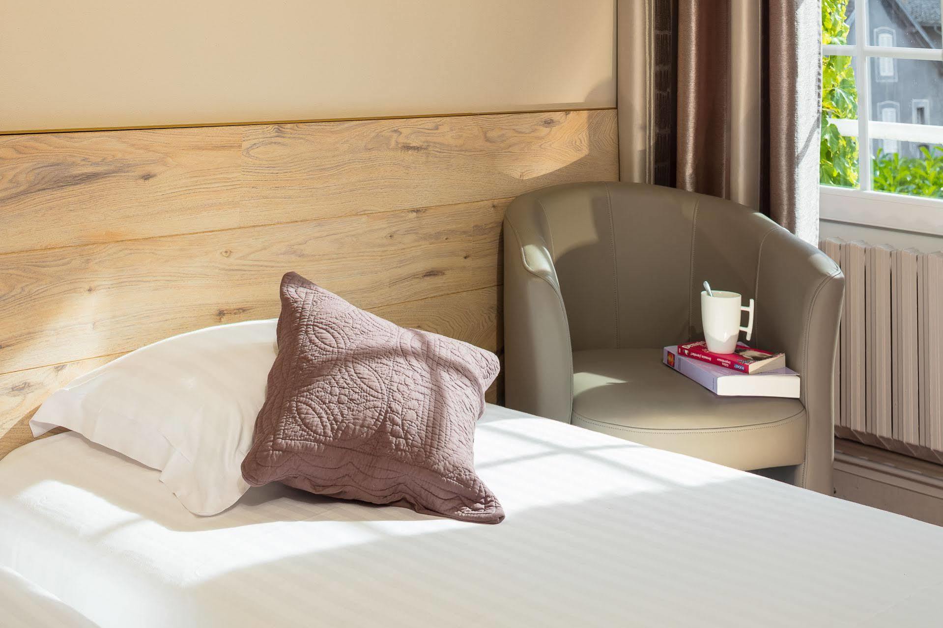 Hotel Logis La Thomasse Aurillac Exterior foto