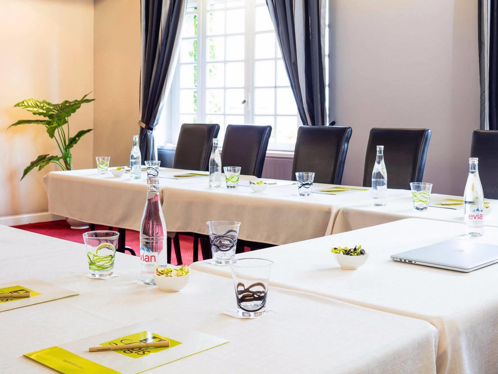 Hotel Logis La Thomasse Aurillac Exterior foto