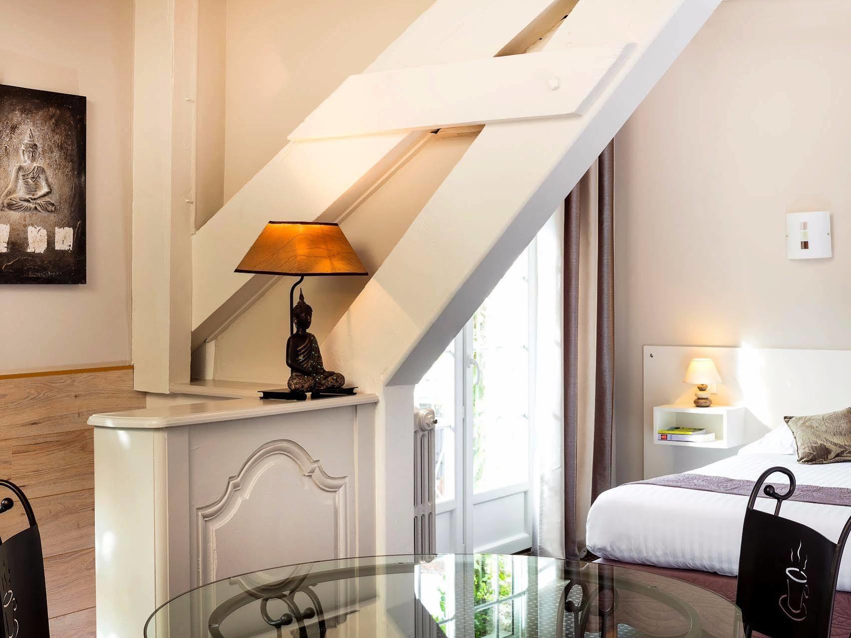 Hotel Logis La Thomasse Aurillac Exterior foto