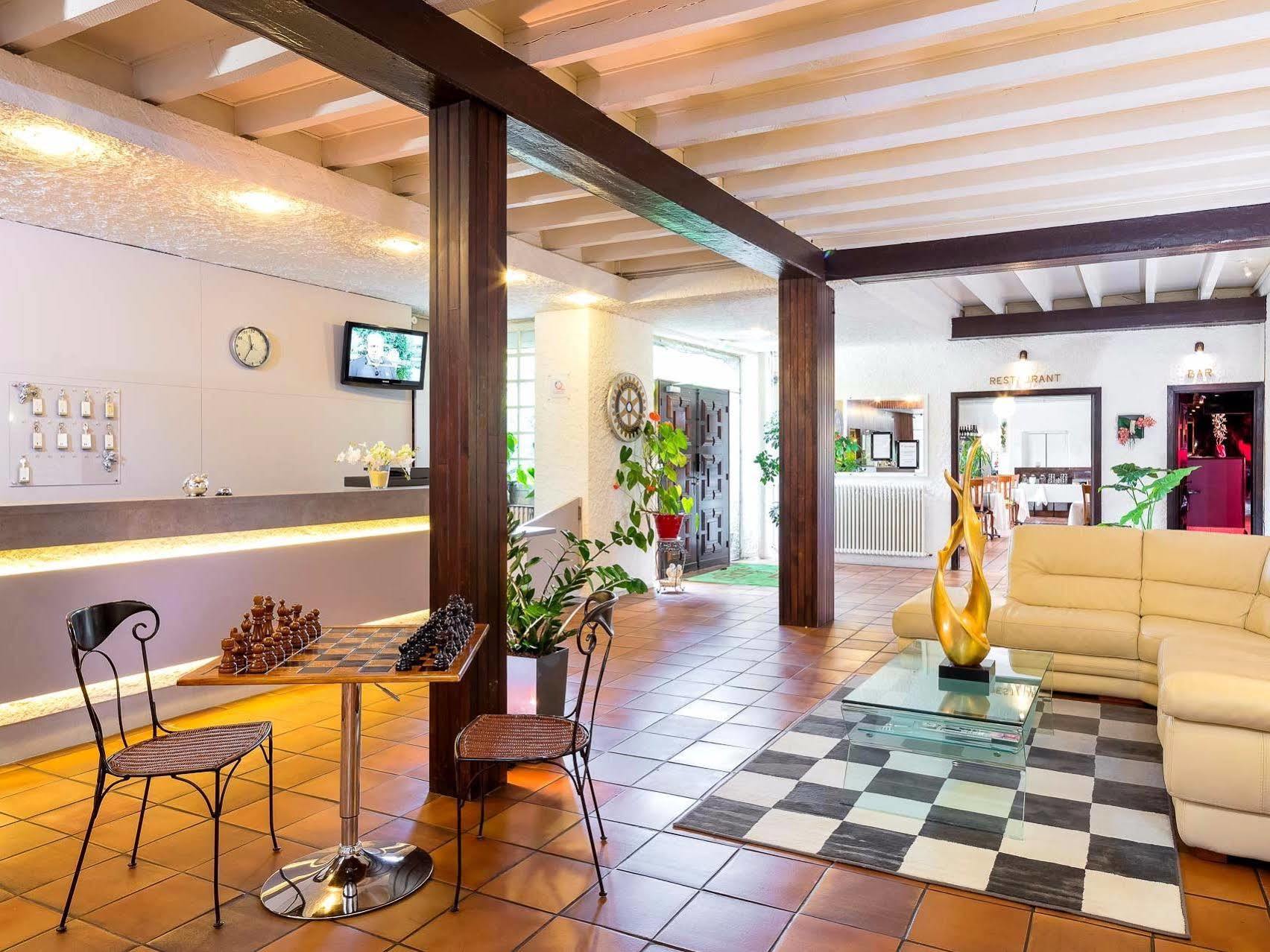 Hotel Logis La Thomasse Aurillac Exterior foto