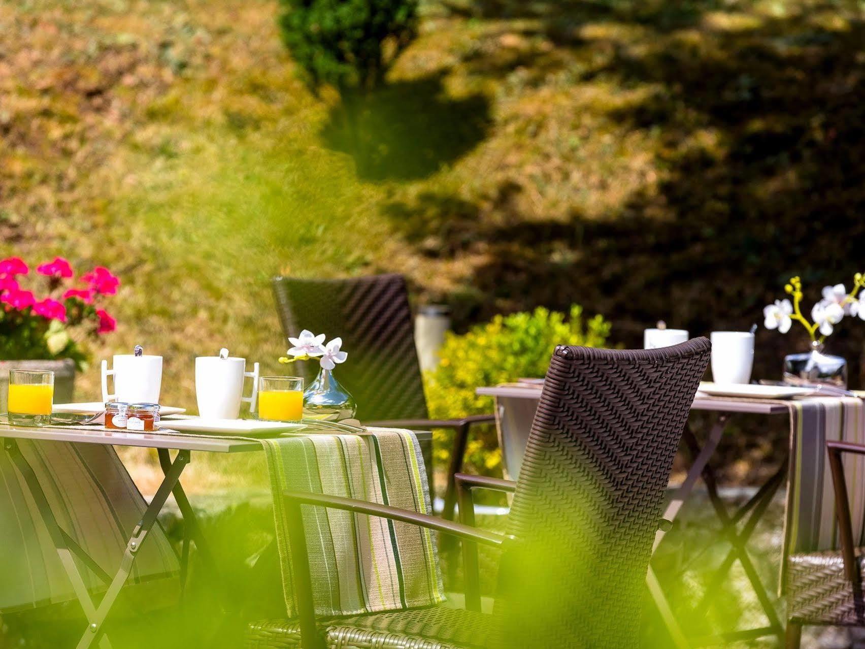 Hotel Logis La Thomasse Aurillac Exterior foto